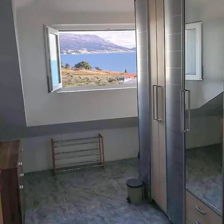 Sea View With Swimming Pool Near Apartmán *
