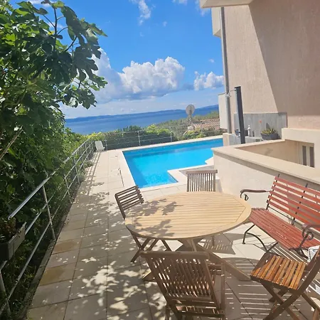 Sea View With Swimming Pool Near Apartmán