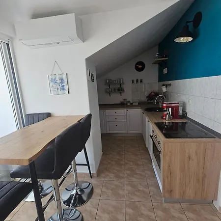 Apartmán Sea View With Swimming Pool Near